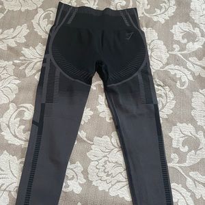 Gym shark leggings